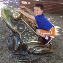 Pearl Street frog