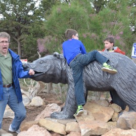 Bear attack at Cave of the Winds!