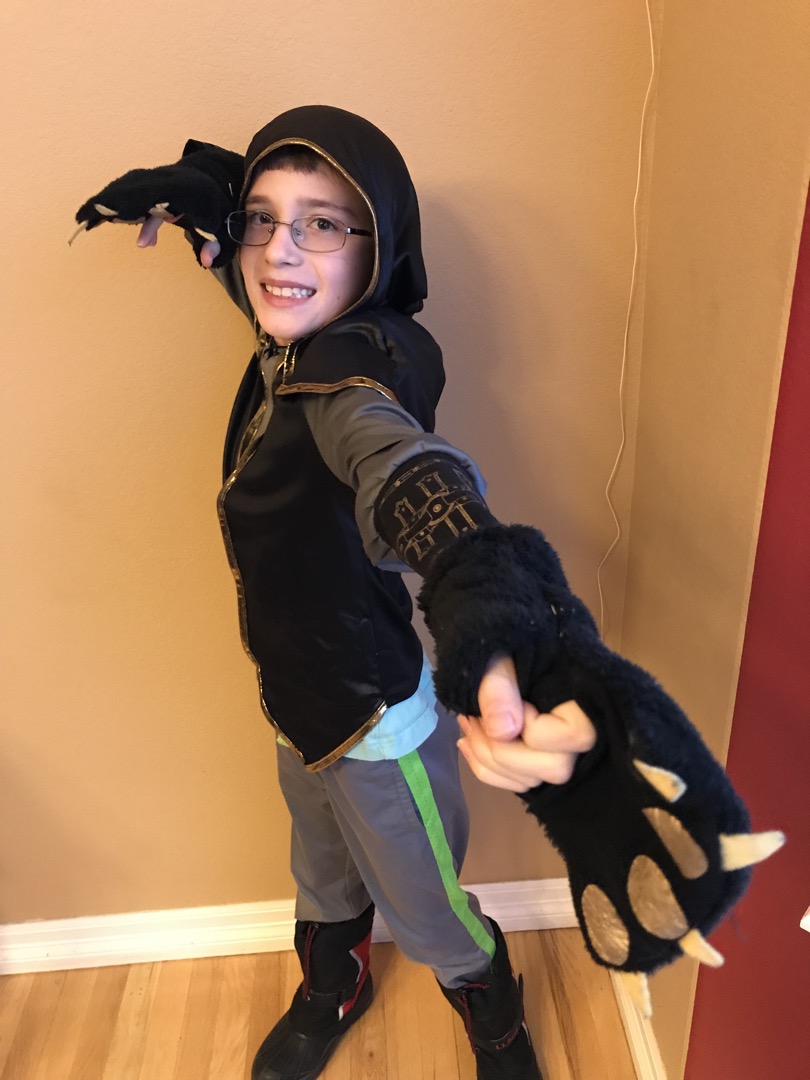Ted and his archer kitty hands