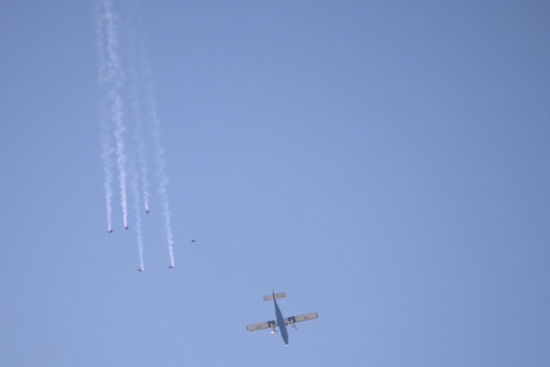 Five smoke jumpers away from the Twin Otter