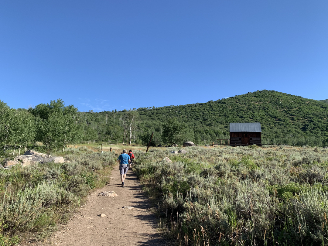 Approaching Mad Creek barn