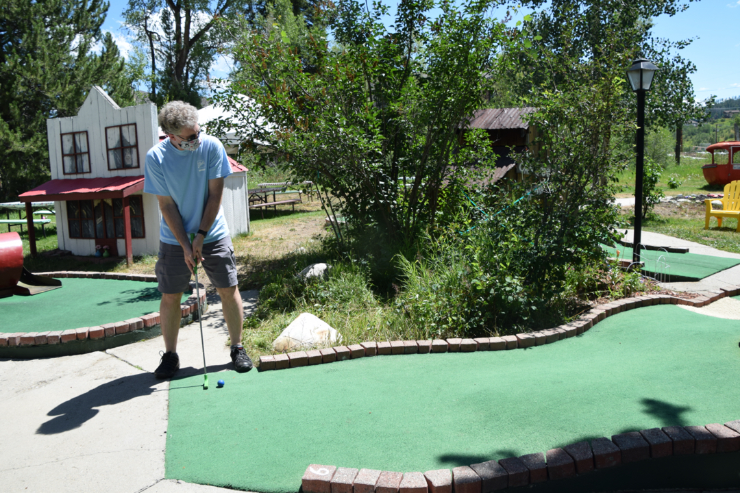 Dad tees up
