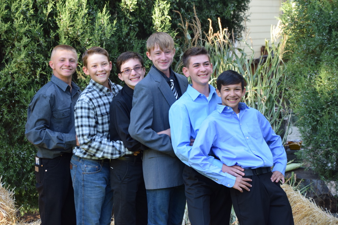 Prom pose