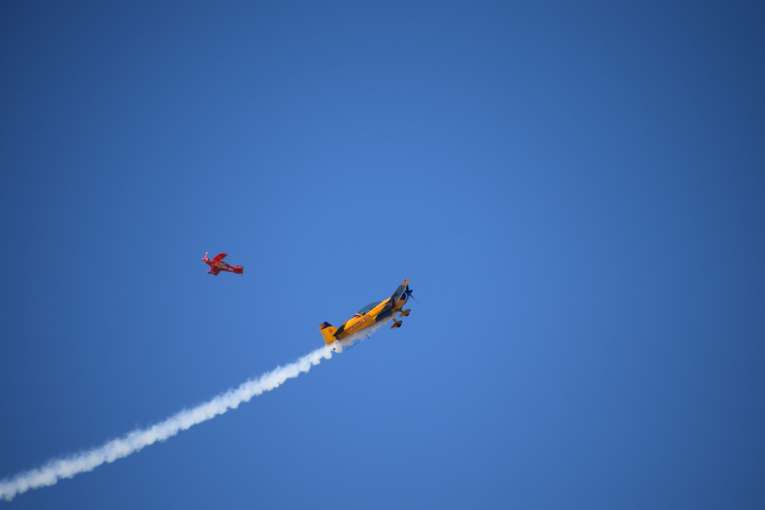 Bob Freeman's acrobatic plane starts a manuever
