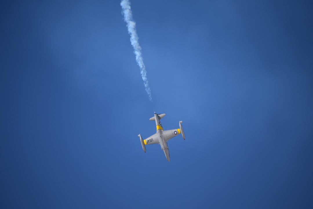 Diving T-33