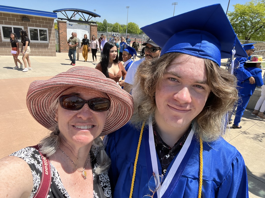 Mom and grad selfie