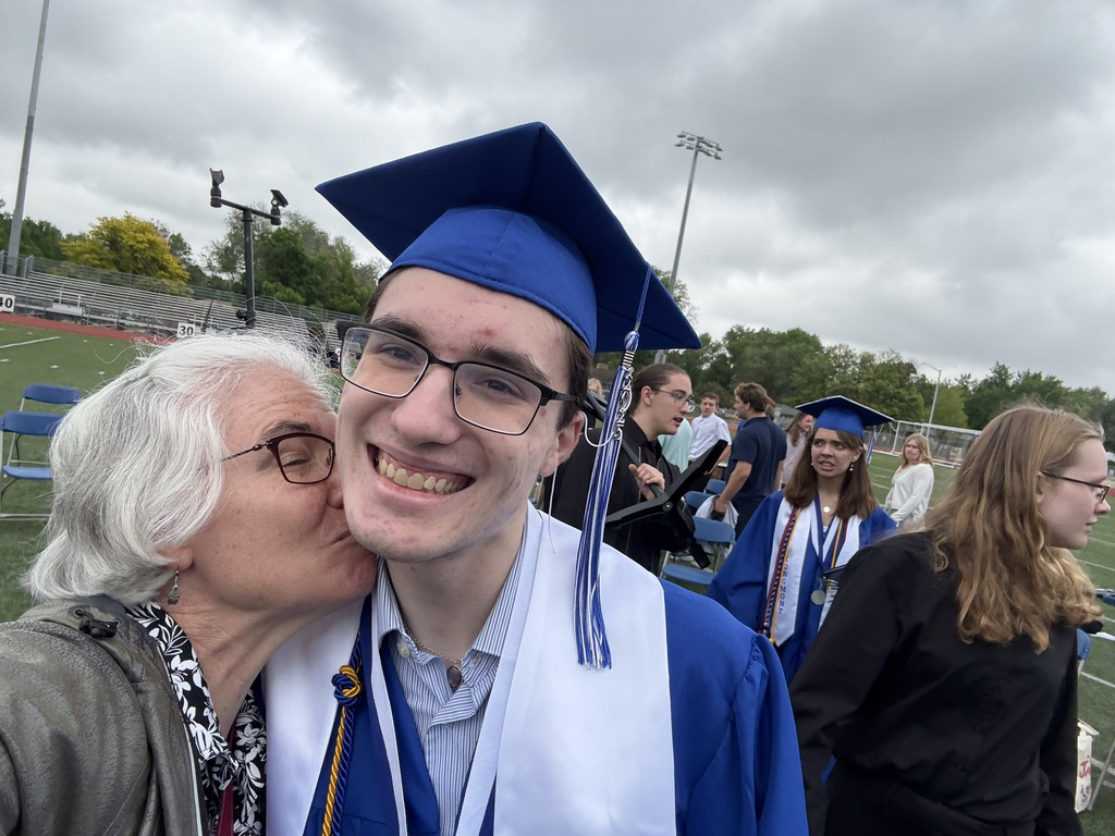 Smooch for the grad